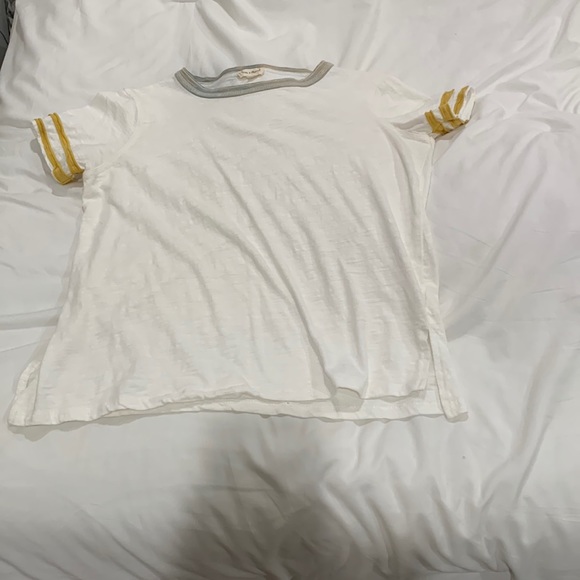 White hem and thread, size small shirt - Picture 2 of 4